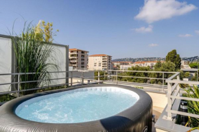 Newly Built Apartment with Pool, Walk to the Beach